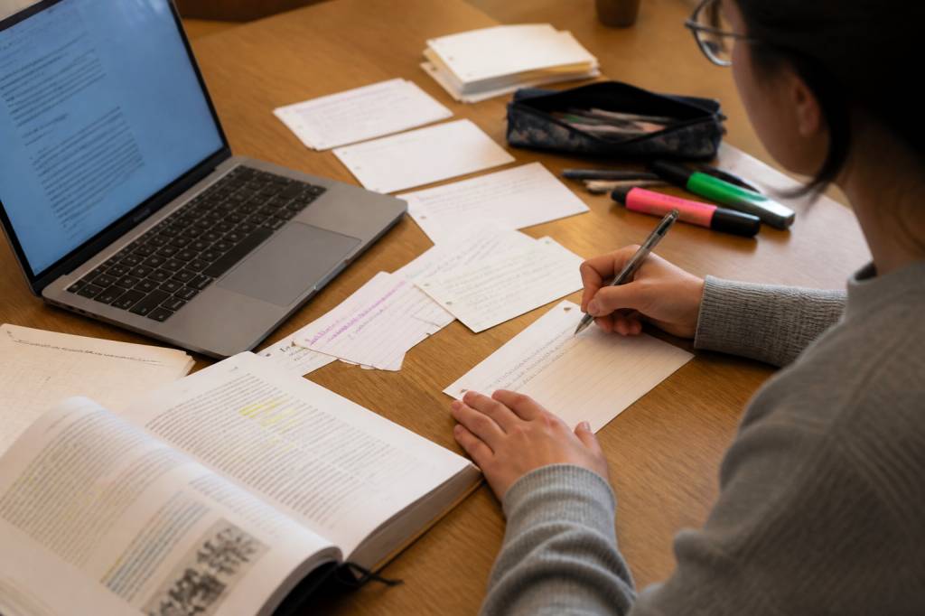 Faire ses fiches de révision pour le bac de philo : méthodes efficaces