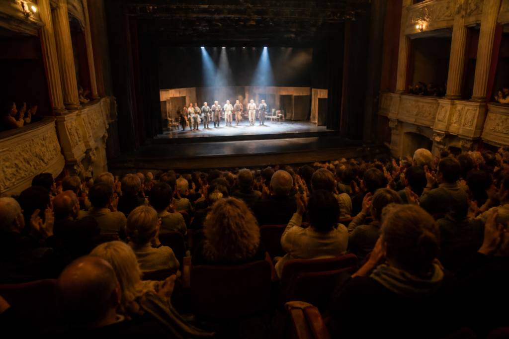 Le renouveau du théâtre local dans les villes françaises : scènes à découvrir