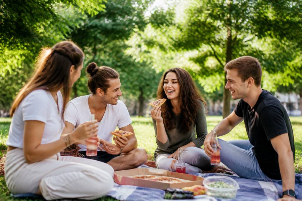 Les idées de loisirs à faire entre amis sans se ruiner : sorties conviviales et économiques